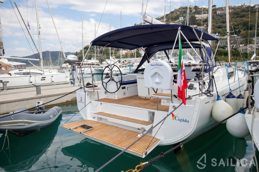 Oceanis 40.1 - Yacht Charter Sailica