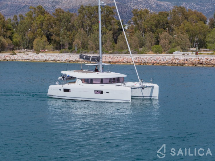 Lagoon 42 - Yacht Charter Sailica