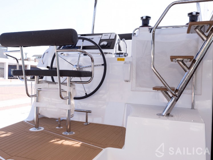 Lagoon 42 - Yacht Charter Sailica