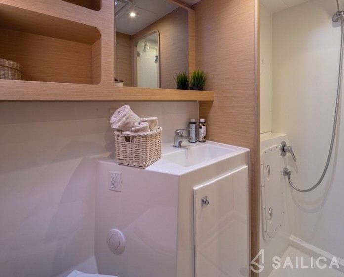Lagoon 42 - Yacht Charter Sailica