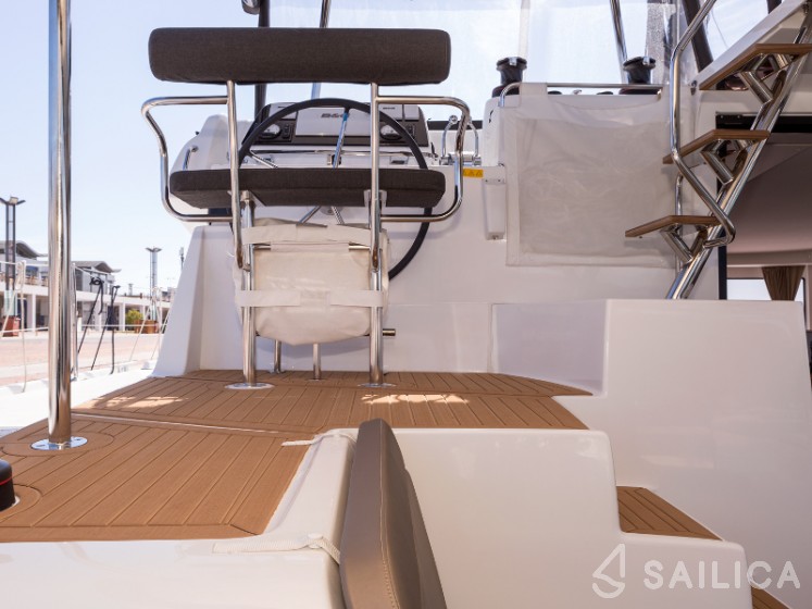 Lagoon 42 - Yacht Charter Sailica