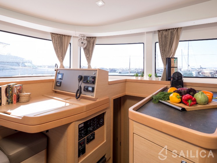 Lagoon 42 - Yacht Charter Sailica
