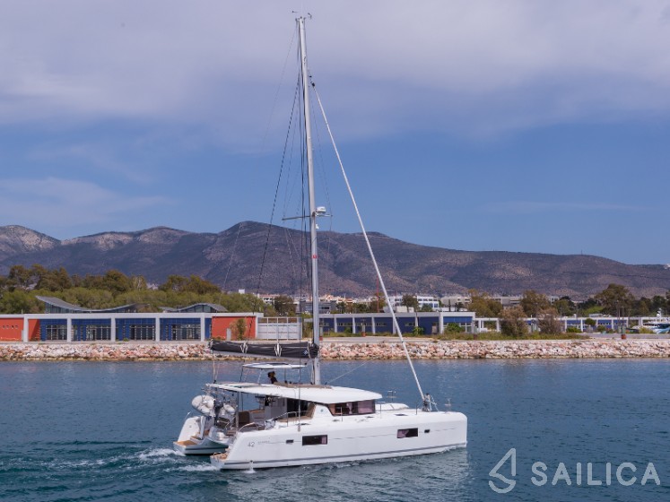 Lagoon 42 - Yacht Charter Sailica
