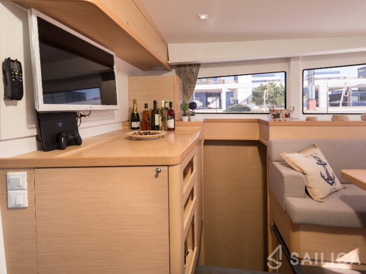 Lagoon 42 - Yacht Charter Sailica