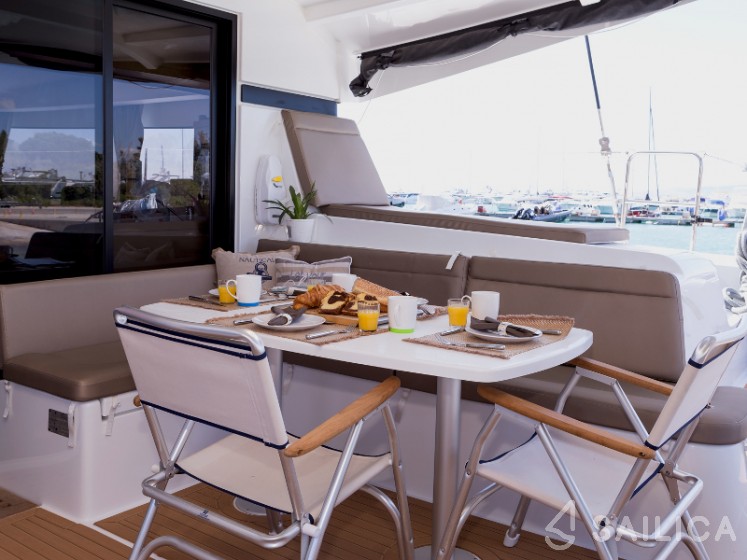 Lagoon 42 - Yacht Charter Sailica