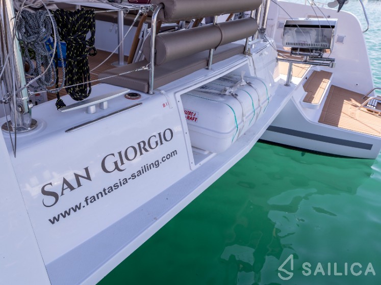 Lagoon 42 - Yacht Charter Sailica