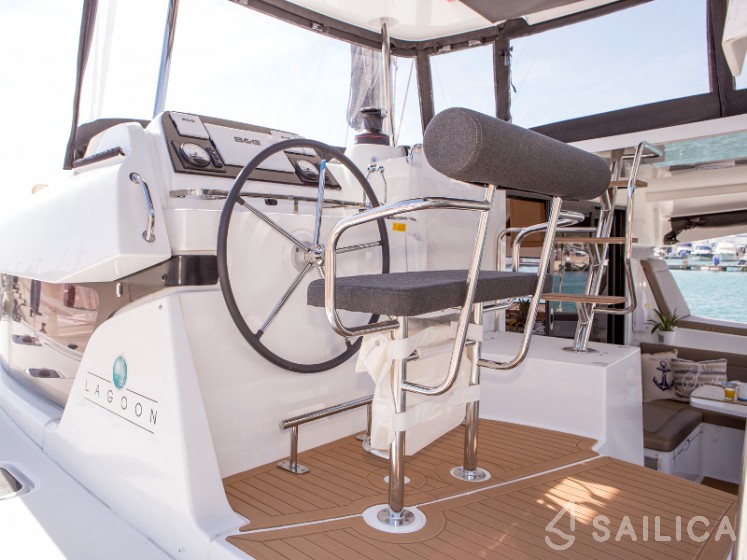 Lagoon 42 - Yacht Charter Sailica