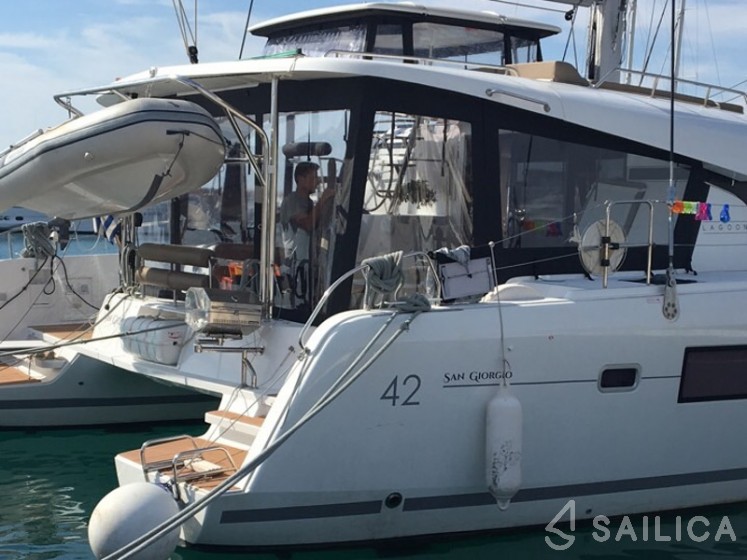 Lagoon 42 - Yacht Charter Sailica
