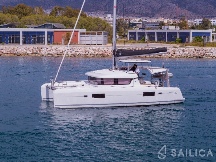 Lagoon 42 - Yacht Charter Sailica