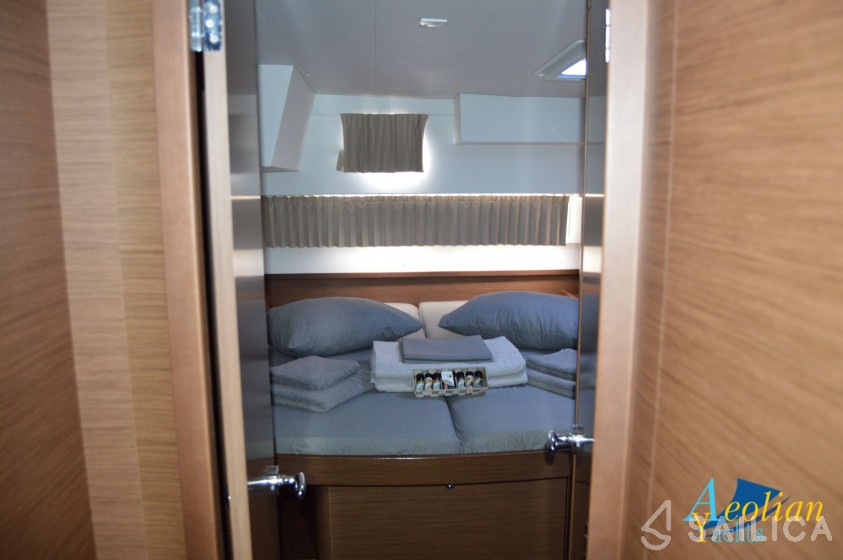 Lagoon 42 - Yacht Charter Sailica