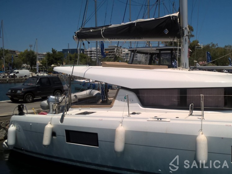 Lagoon 42 - Yacht Charter Sailica