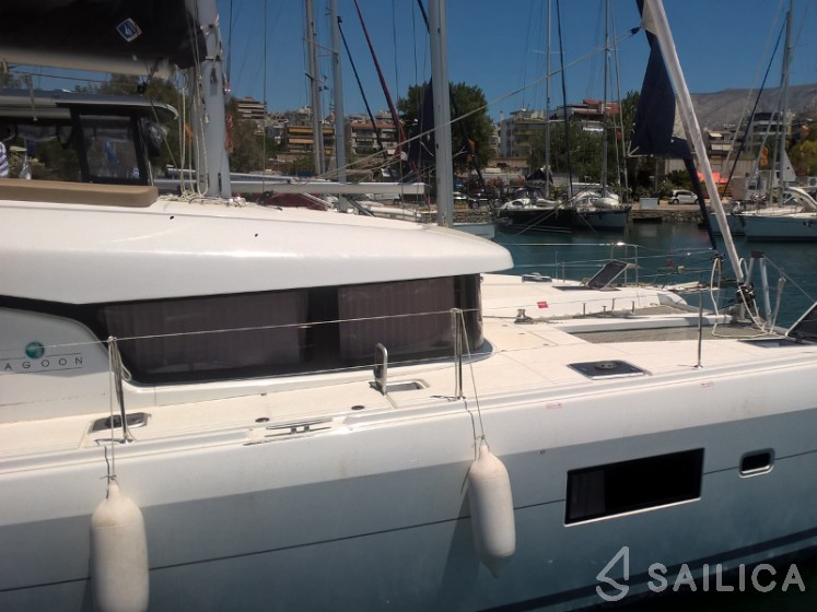 Lagoon 42 - Yacht Charter Sailica