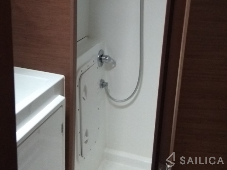 Lagoon 42 - Yacht Charter Sailica