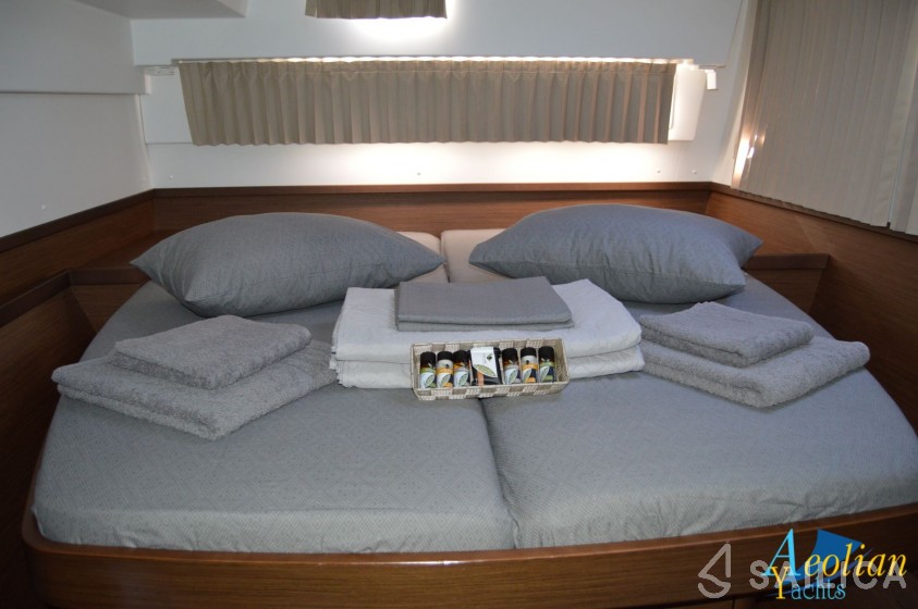 Lagoon 42 - Yacht Charter Sailica