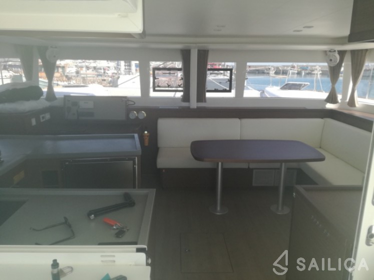 Lagoon 450  Flybridge - Yacht Charter Sailica