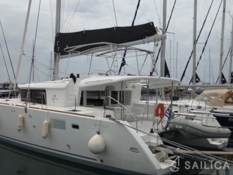 Lagoon 450  Flybridge - Yacht Charter Sailica