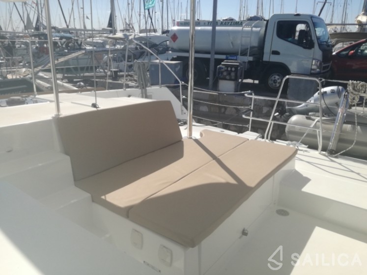 Lagoon 450  Flybridge - Yacht Charter Sailica