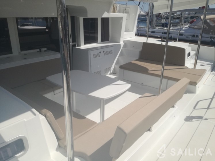 Lagoon 450  Flybridge - Yacht Charter Sailica