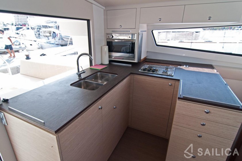 Bali 4.5 - 4 + 2 cab. - Yacht Charter Sailica