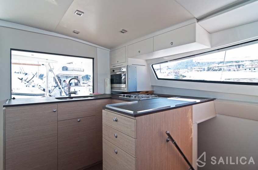 Bali 4.5 - 4 + 2 cab. - Yacht Charter Sailica