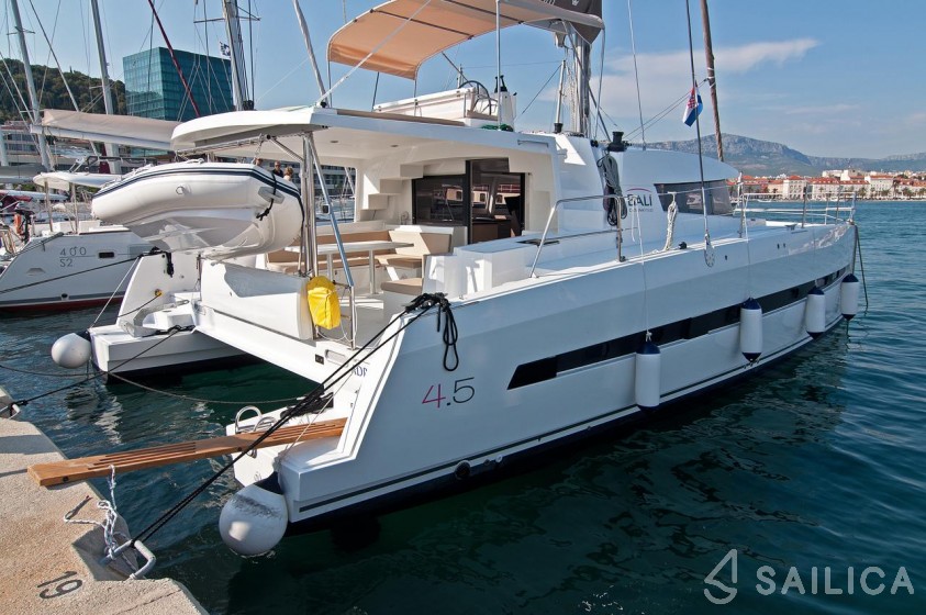 Bali 4.5 - 4 + 2 cab. - Yacht Charter Sailica