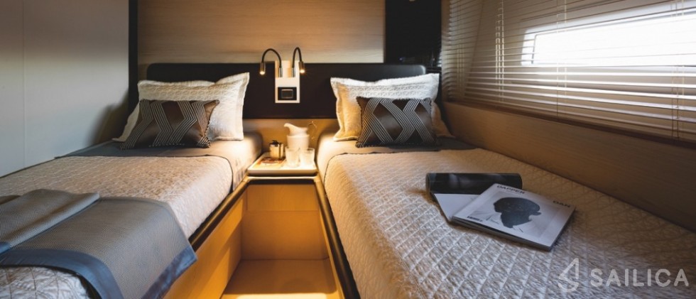 Azimut 72 - Yacht Charter Sailica
