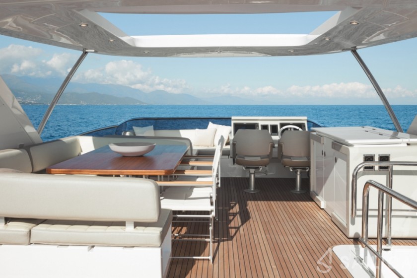 Azimut 72 - Yacht Charter Sailica