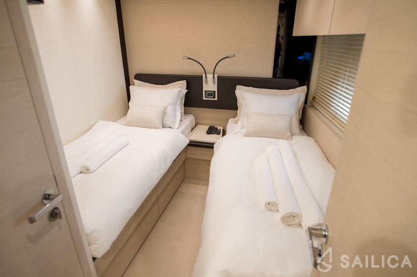 Azimut 72 - Yacht Charter Sailica