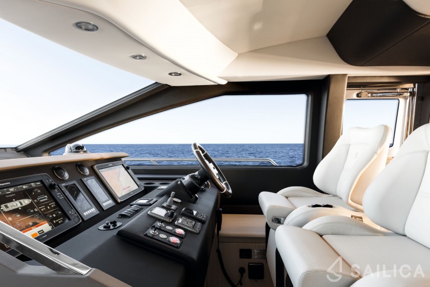 Azimut 72 - Yacht Charter Sailica