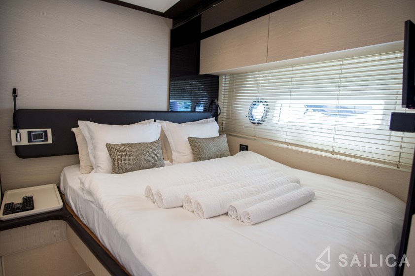 Azimut 72 - Yacht Charter Sailica