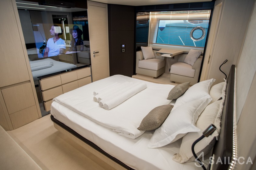 Azimut 72 - Yacht Charter Sailica