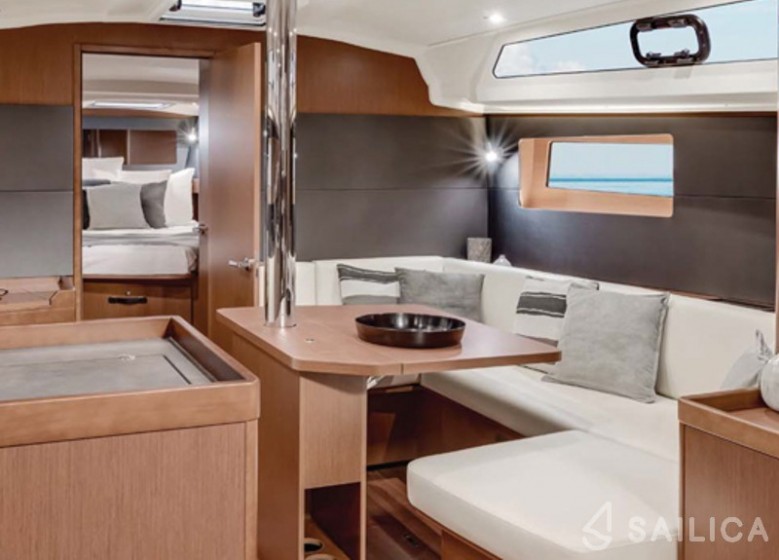 Oceanis 41.1 - Yacht Charter Sailica