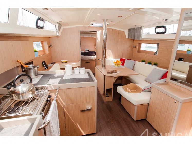 Oceanis 41.1 - Yacht Charter Sailica