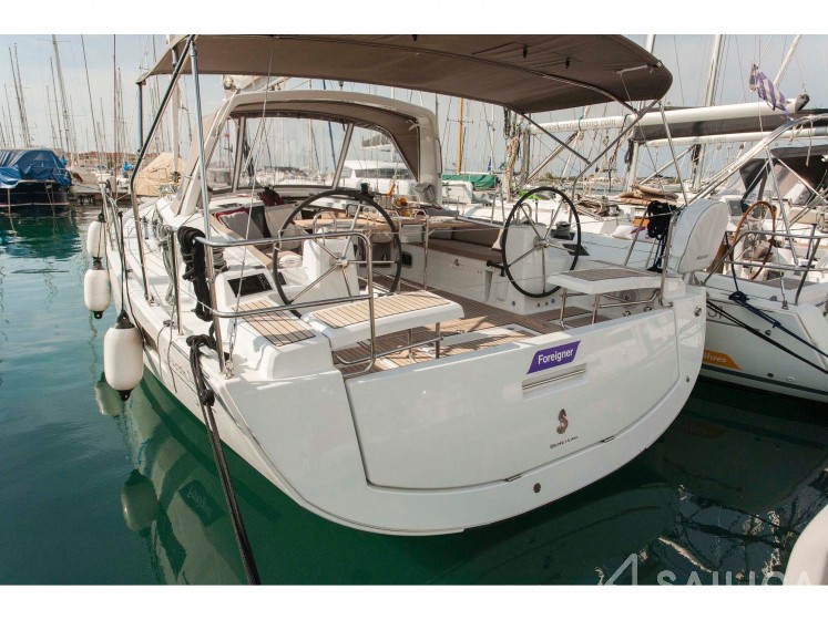 Oceanis 41.1 - Yacht Charter Sailica