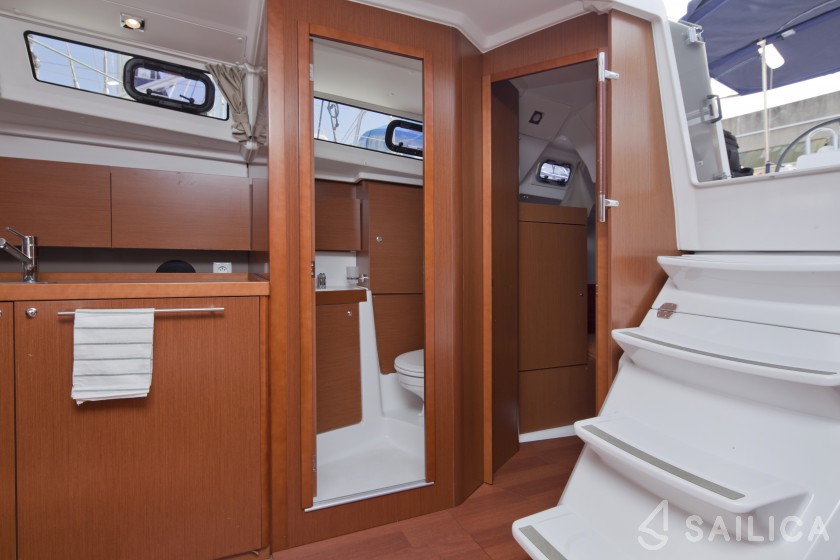 Oceanis 35.1 - Yacht Charter Sailica