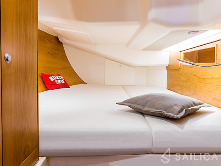 Hanse 455 - Yacht Charter Sailica