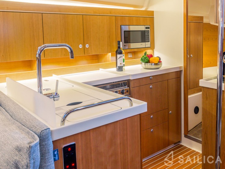 Hanse 455 - Yacht Charter Sailica