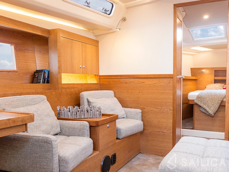 Hanse 455 - Yacht Charter Sailica