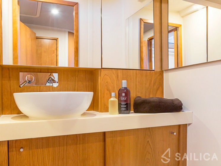 Hanse 455 - Yacht Charter Sailica