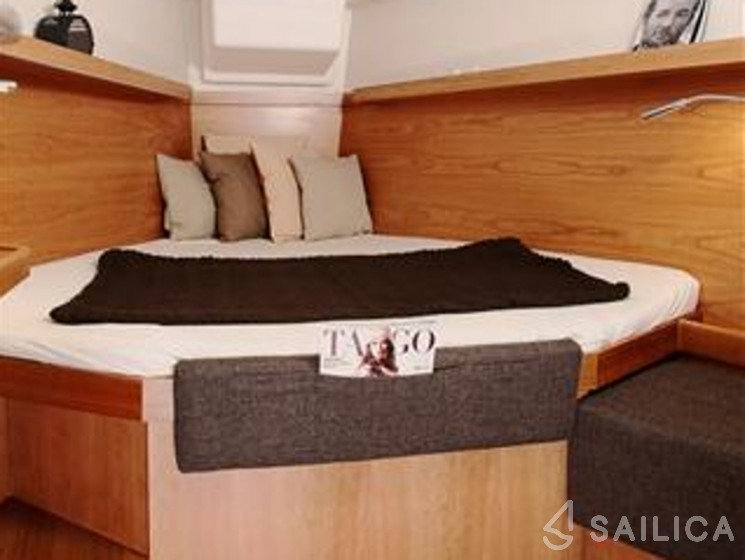 Hanse 415 - Yacht Charter Sailica