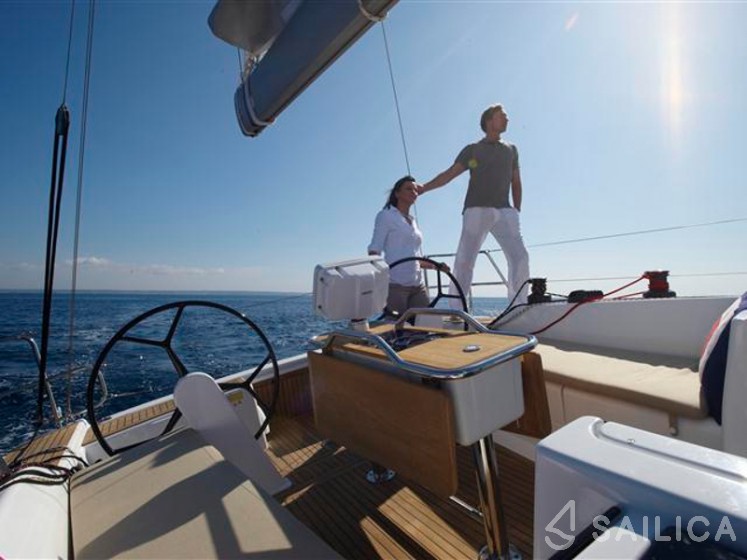Hanse 415 - Yacht Charter Sailica