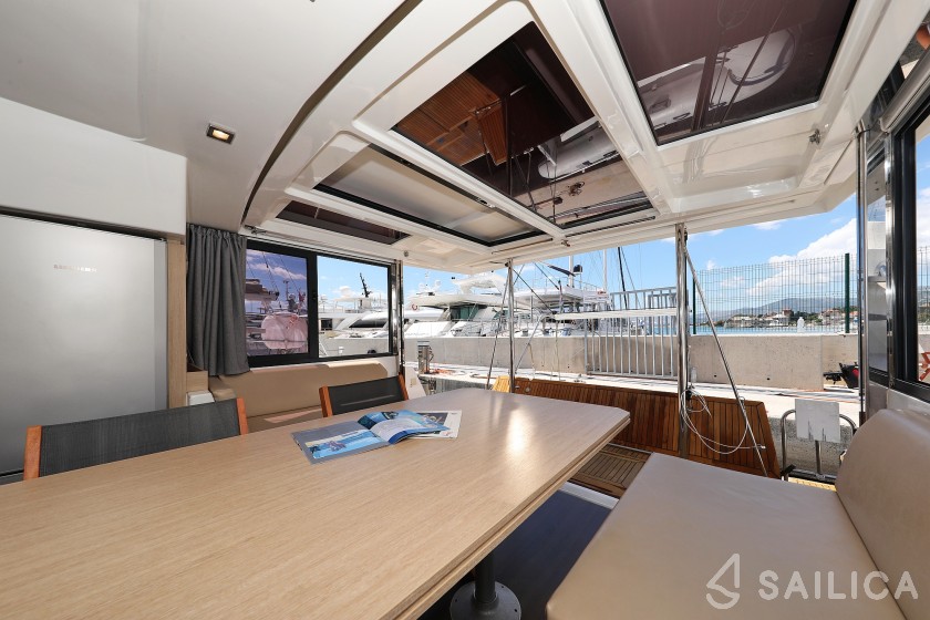 Bali 4.0 - 4 cab. - Yacht Charter Sailica