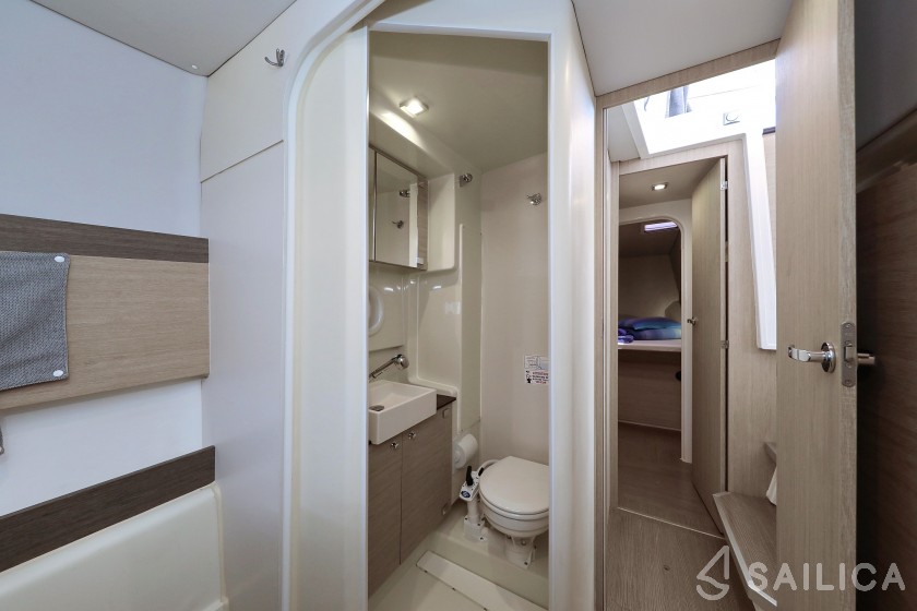 Bali 4.0 - 4 cab. - Yacht Charter Sailica