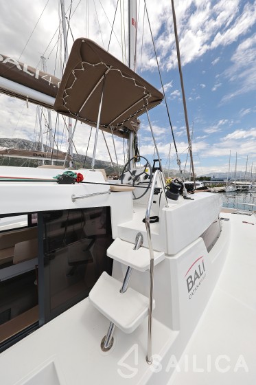 Bali 4.0 - 4 cab. - Yacht Charter Sailica