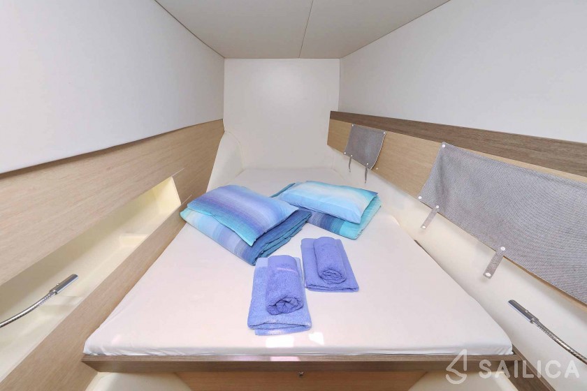 Bali 4.0 - 4 cab. - Yacht Charter Sailica
