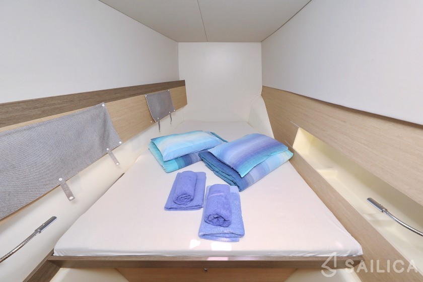 Bali 4.0 - 4 cab. - Yacht Charter Sailica