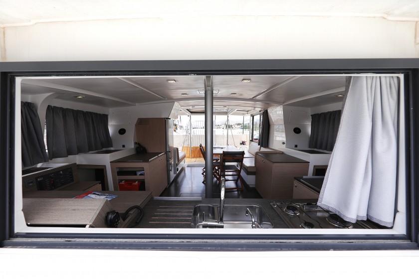Bali 4.0 - 4 cab. - Yacht Charter Sailica