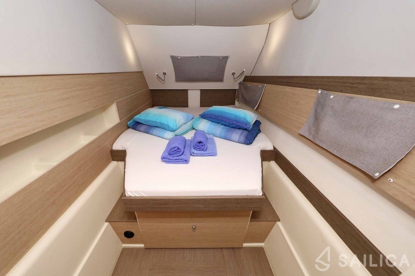 Bali 4.0 - 4 cab. - Yacht Charter Sailica