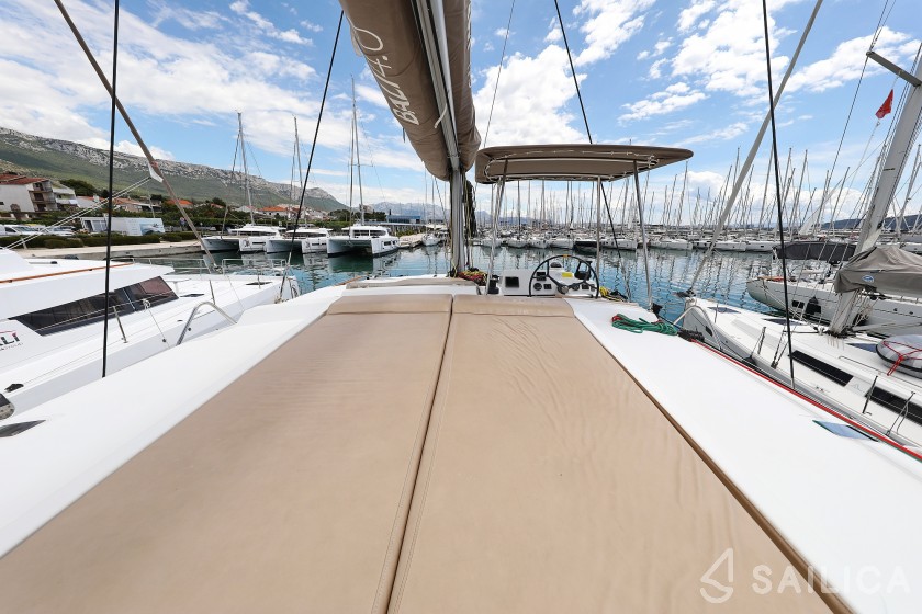 Bali 4.0 - 4 cab. - Yacht Charter Sailica