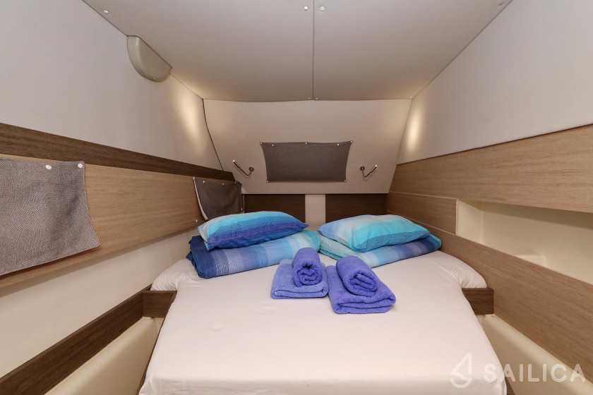 Bali 4.0 - 4 cab. - Yacht Charter Sailica